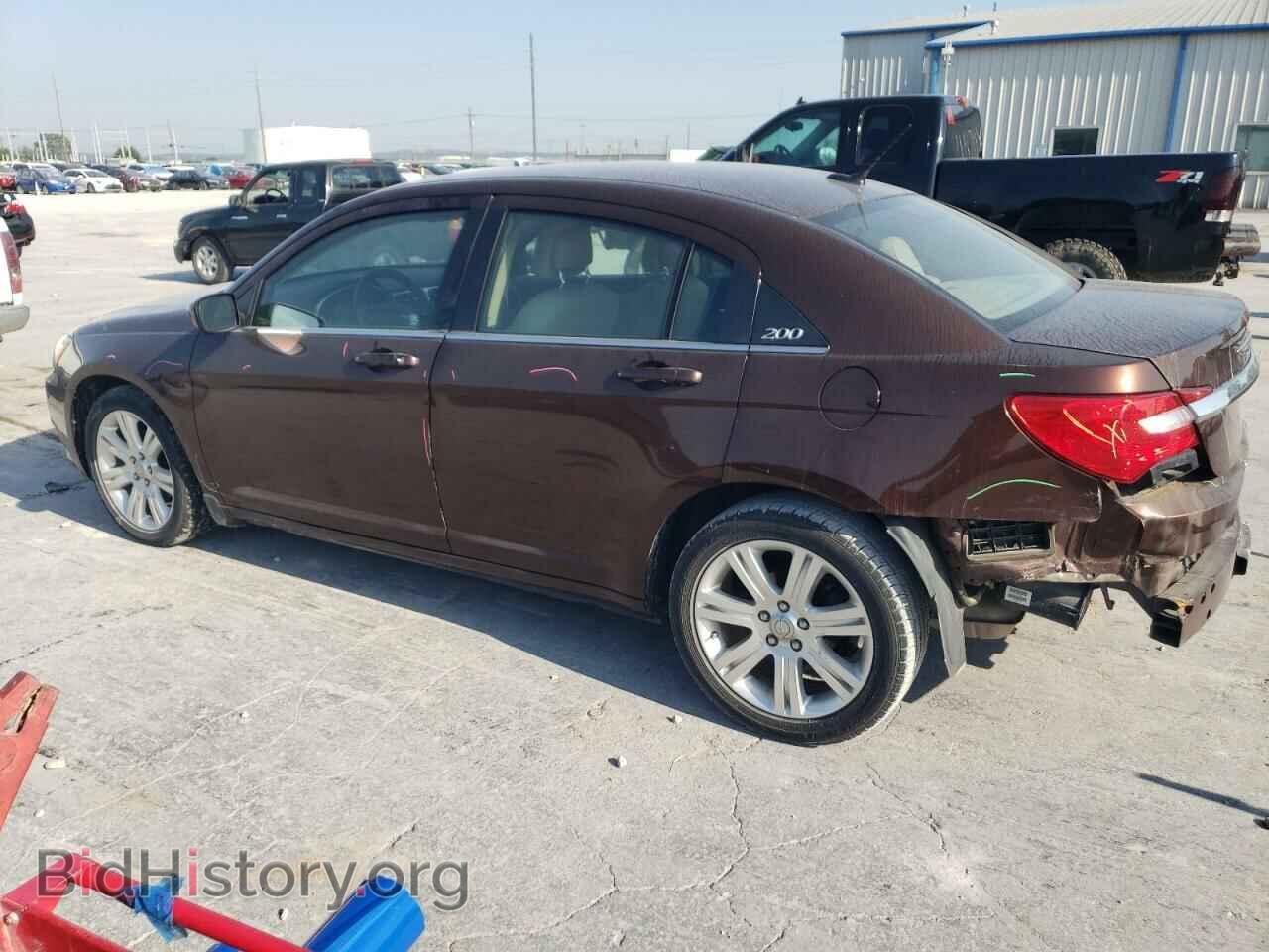 2013 CHRYSLER 200 - VIN: 1C3CCBAB8DN647582 - Фото 2