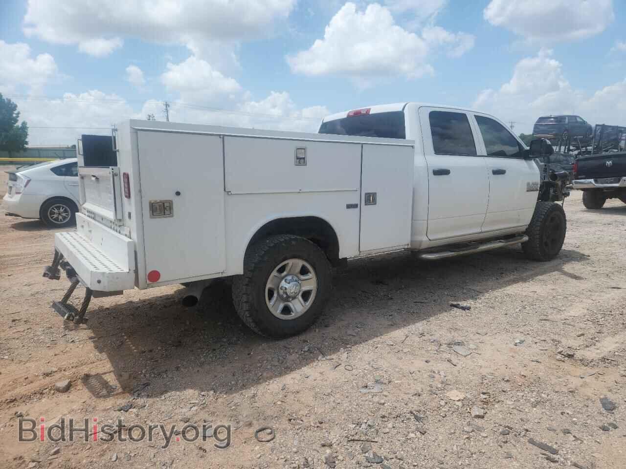 2018 RAM All Models - VIN: 3C6UR5HL0JG164856 - Photo 3