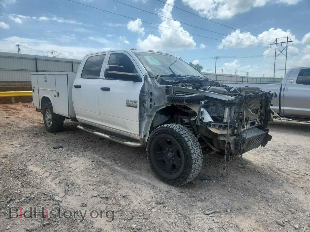 2018 RAM All Models - VIN: 3C6UR5HL0JG164856 - Photo 4