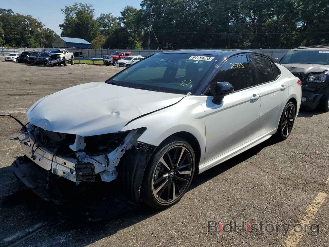 Photo 4T1B61HK1JU065786 - TOYOTA CAMRY 2018