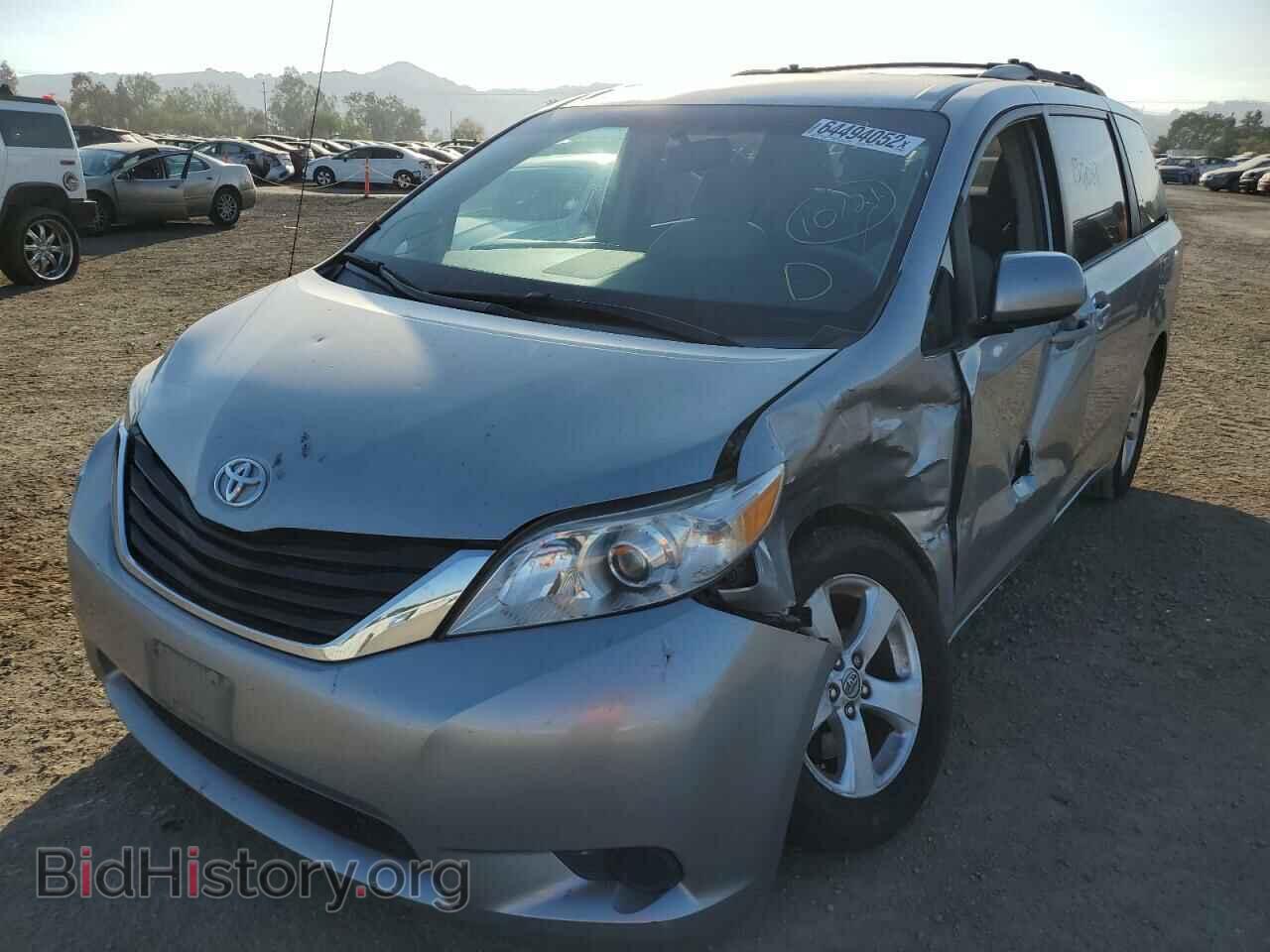 2013 TOYOTA SIENNA - VIN: 5TDKK3DC1DS362673 - Фото 2