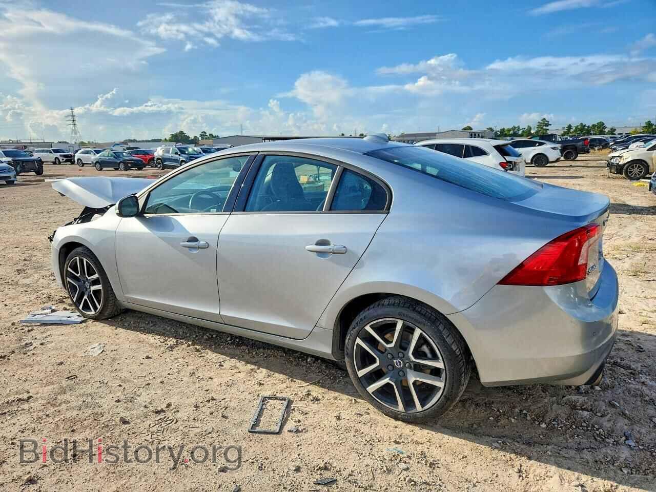 2017 VOLVO S60 - VIN: YV126MFL4H2438188 - Фото 2
