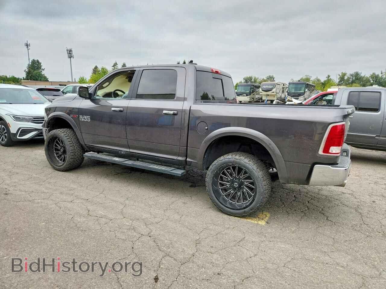 2018 RAM 1500 - VIN: 1C6RR7NM1JS353636 - Photo 2