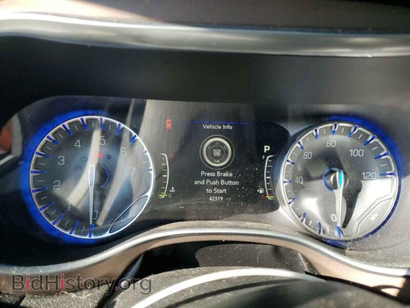 2019 Chrysler PACIFICA (VIN 2C4RC1EGXKR628585) — photo 9 of 13