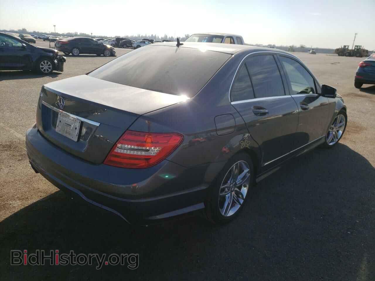 2013 MERCEDES-BENZ C-CLASS - VIN: WDDGF4HB8DR255402 - Фото 4