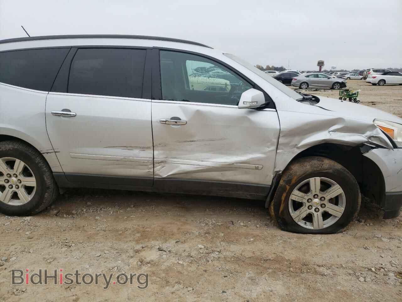 2010 CHEVROLET TRAVERSE - VIN: 1GNLRFED7AS112017 - Фото 9