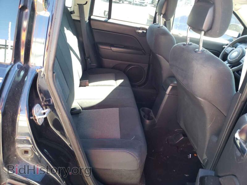 2011 Jeep COMPASS (VIN 1J4NT1FA1BD208154) — фото 6 из 10