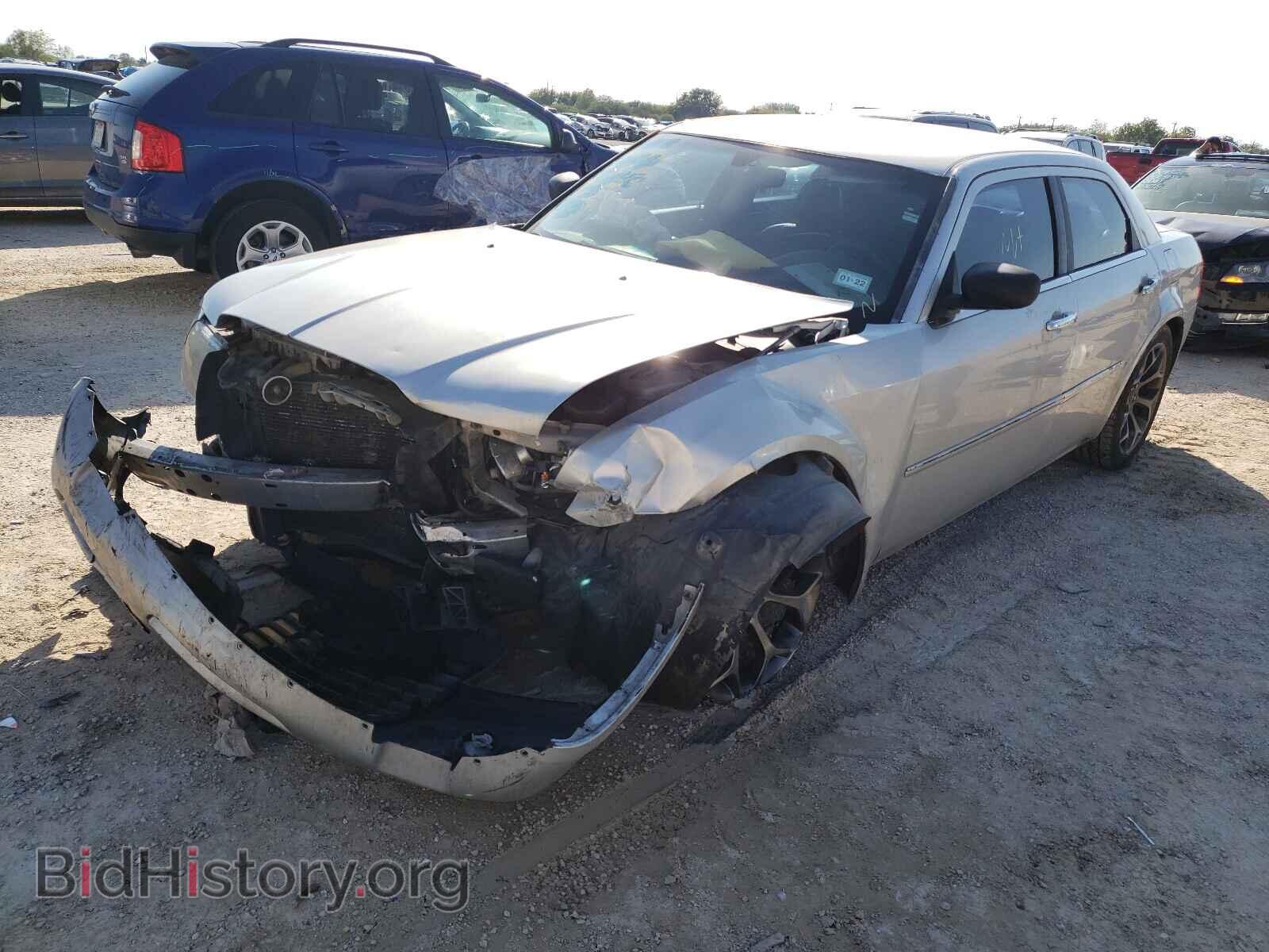 2010 CHRYSLER 300 - VIN: 2C3CA5CV6AH201191 - Фото 2