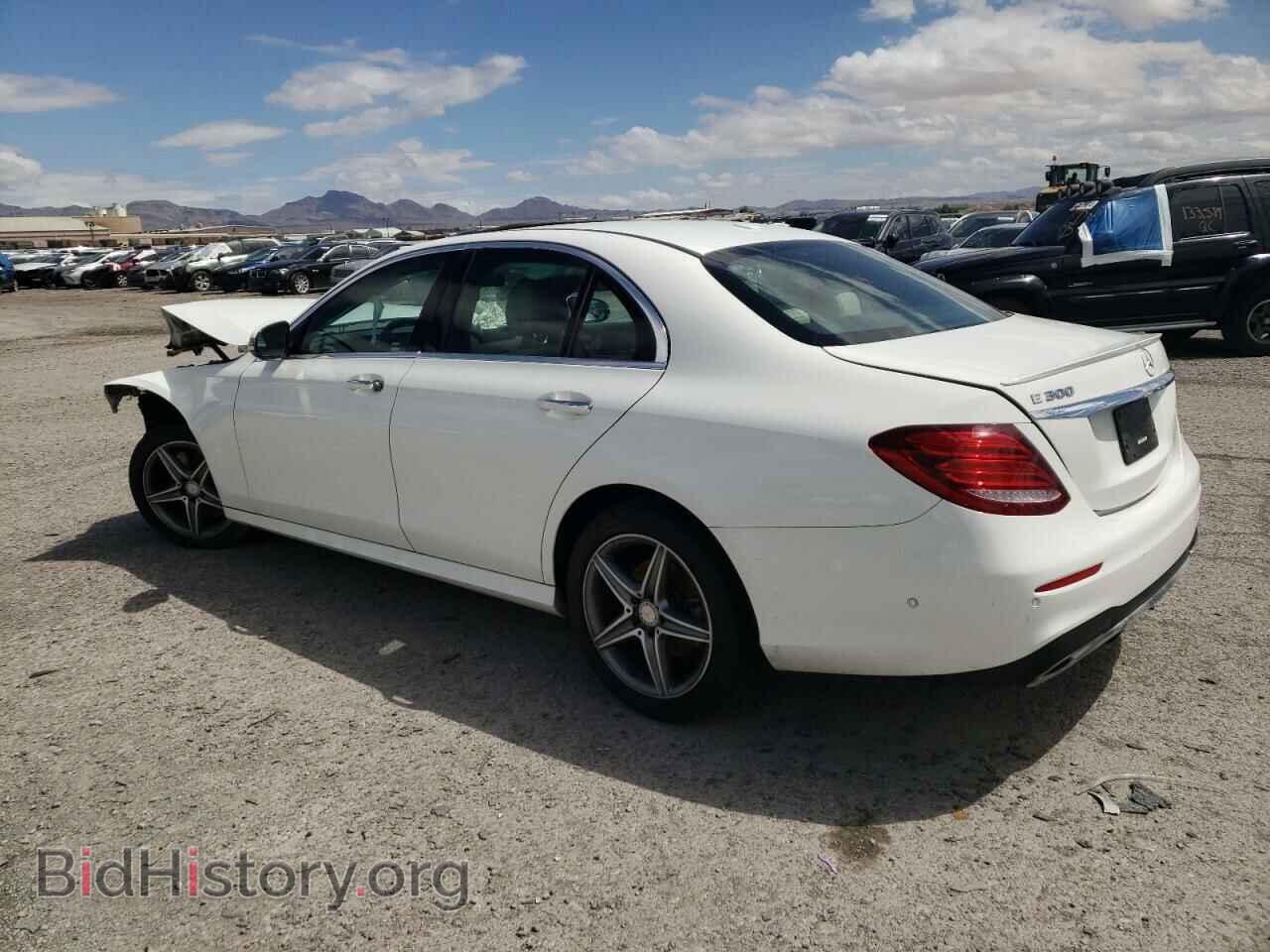 2017 MERCEDES-BENZ E-CLASS - VIN: WDDZF4JB9HA159382 - Фото 2
