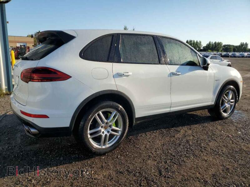 2016 Porsche CAYENNE (VIN WP1AE2A20GLA59042) — фото 3 из 13