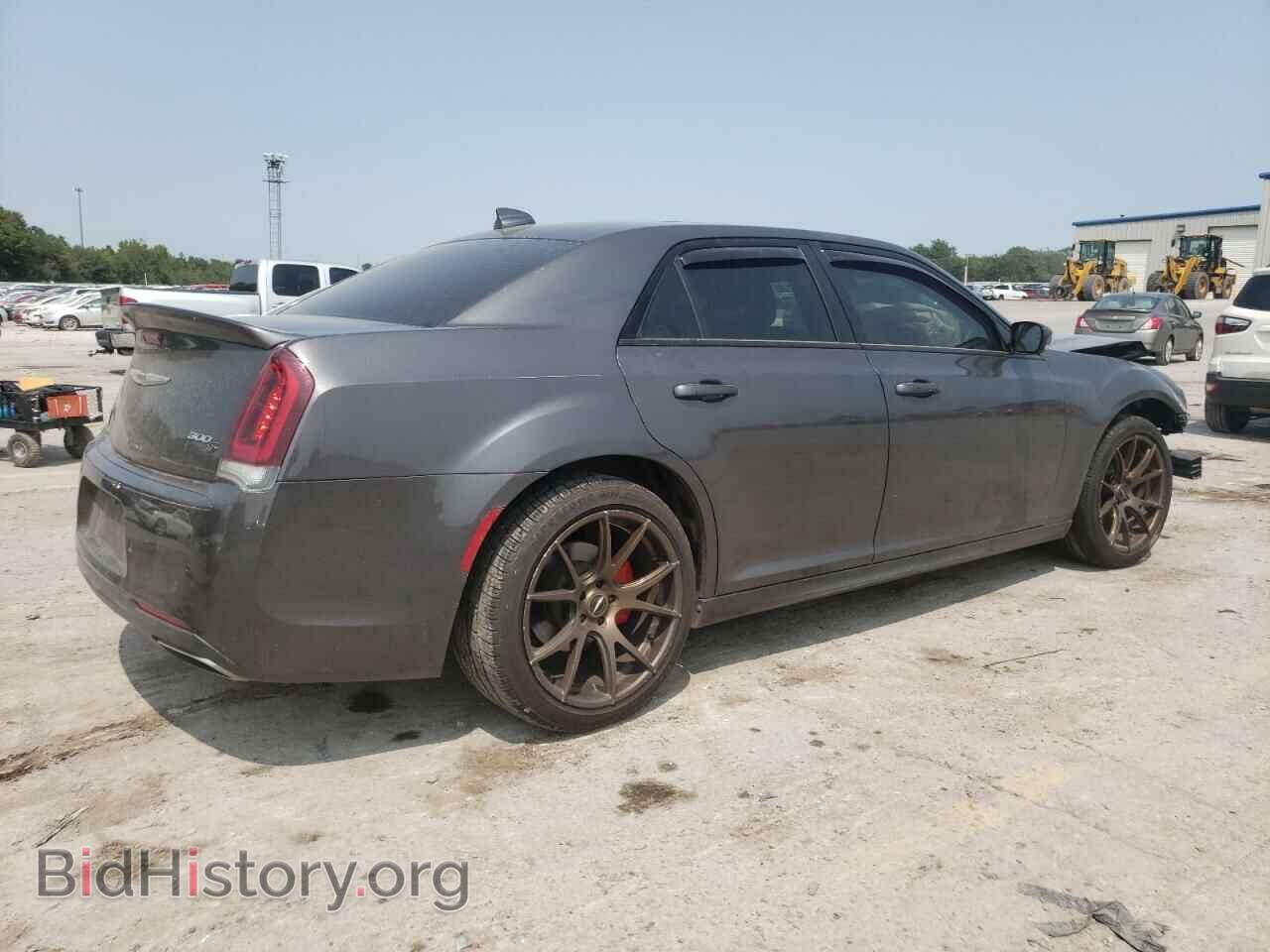 2016 CHRYSLER 300 - VIN: 2C3CCABT5GH334441 - Фото 3