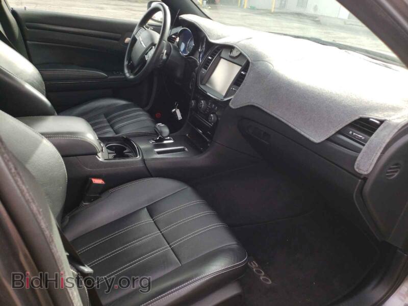 2014 Chrysler 300 (VIN 2C3CCABG0EH296715) — photo 5 of 10