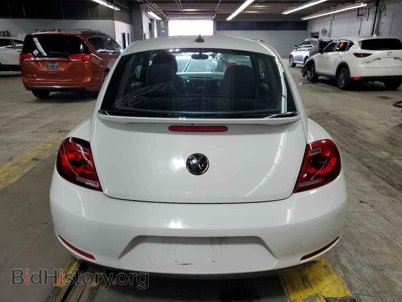 2018 VOLKSWAGEN BEETLE - VIN: 3VWFD7AT0JM721186 - Фото 6