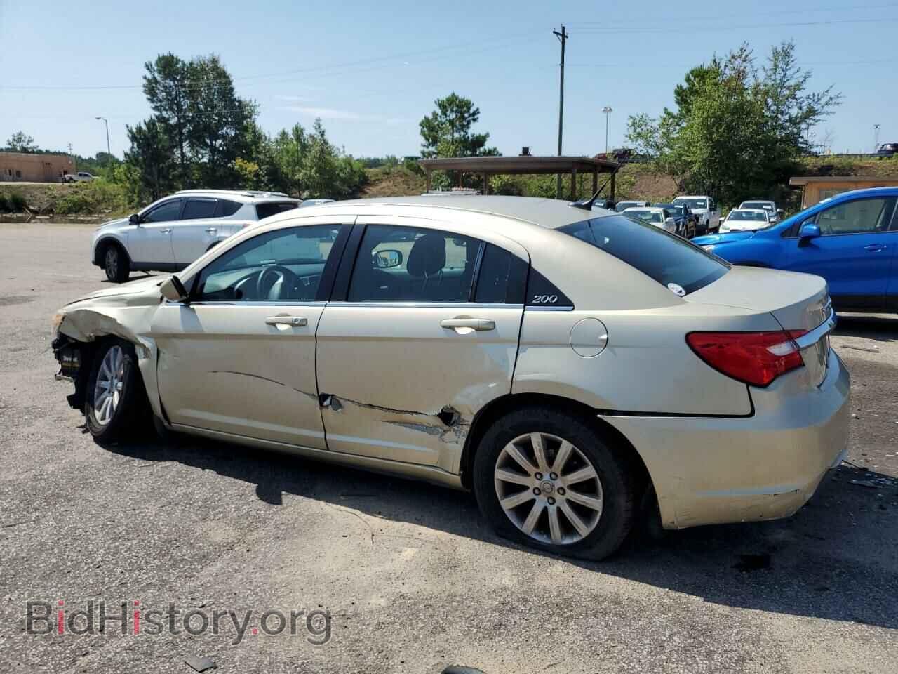 2011 CHRYSLER 200 - VIN: 1C3BC1FB3BN521173 - Фото 2