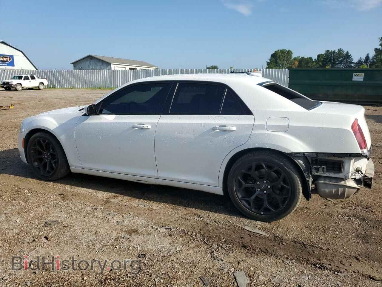 2019 CHRYSLER 300 - VIN: 2C3CCABG0KH548801 - Фото 2