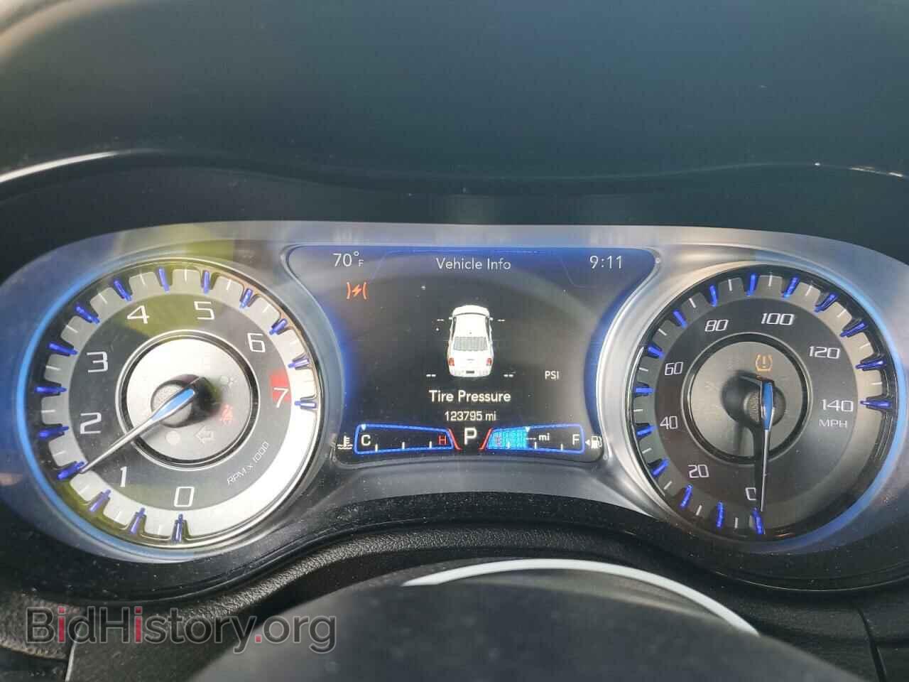 2019 CHRYSLER 300 - VIN: 2C3CCABG0KH548801 - Фото 9