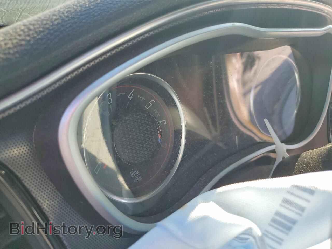 2016 Dodge CHALLENGER (VIN 2C3CDZAG4GH338643) — photo 9 of 13