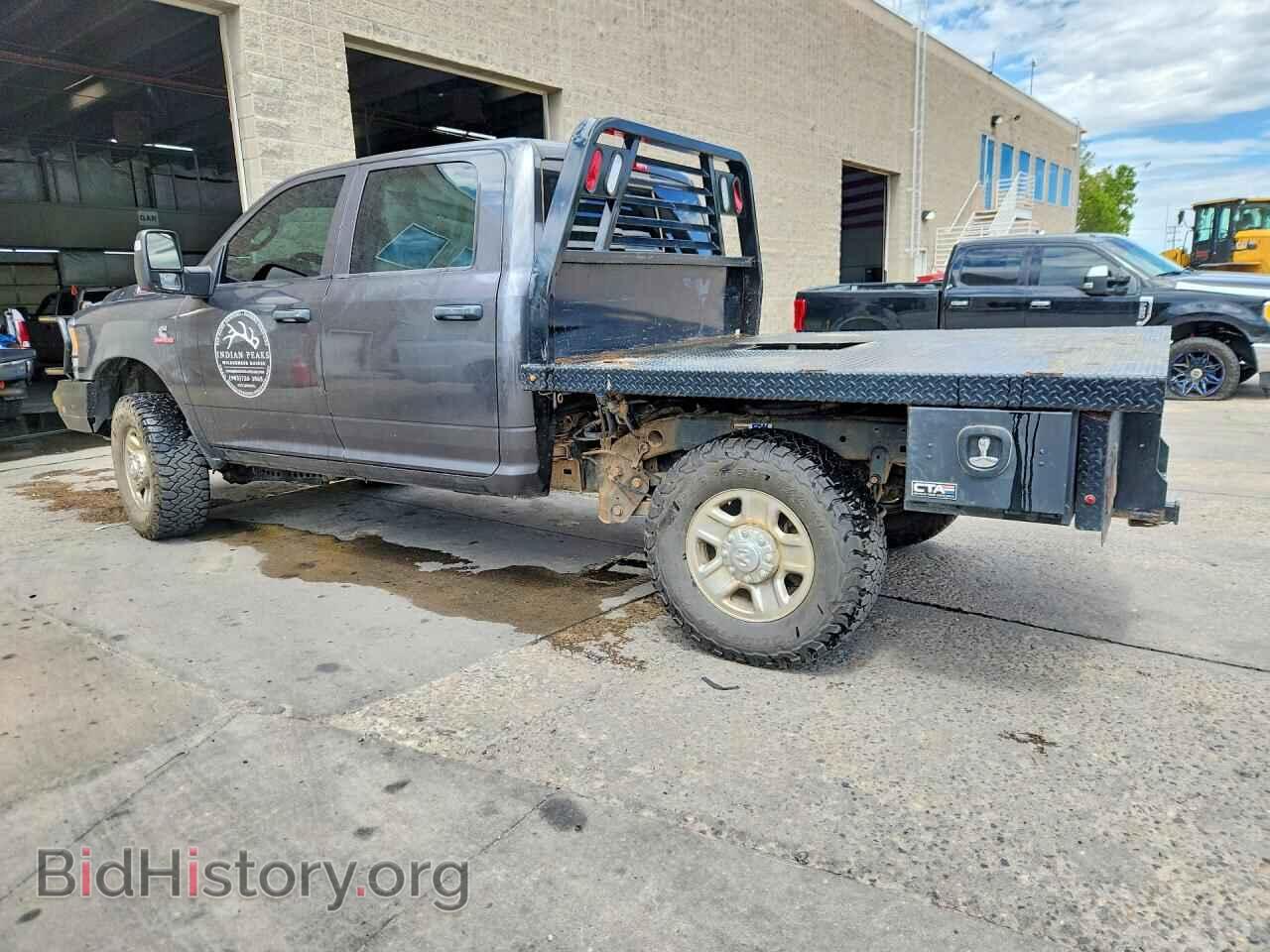 2023 RAM 2500 - VIN: 3C6UR5CL0PG591017 - Photo 2