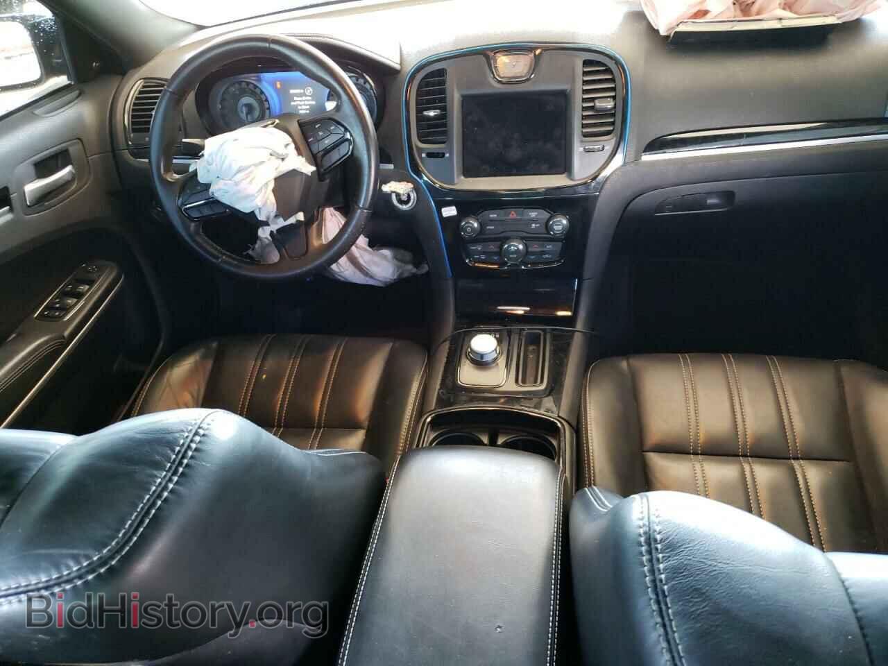2019 CHRYSLER 300 - VIN: 2C3CCABG3KH566192 - Фото 8