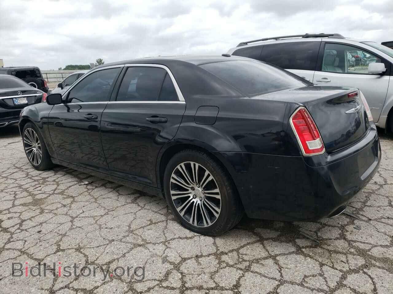 2013 CHRYSLER 300 - VIN: 2C3CCABG8DH643920 - Фото 2