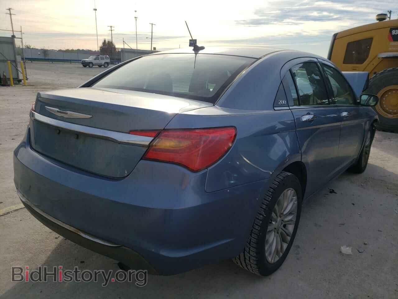 2011 CHRYSLER 200 - VIN: 1C3BC2FB5BN600124 - Фото 4