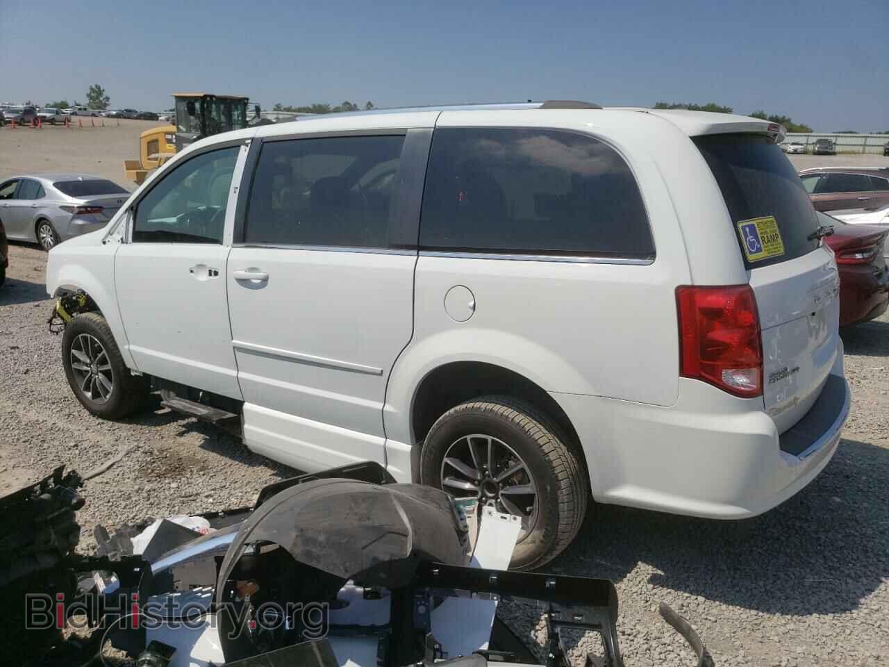 2017 DODGE CARAVAN - VIN: 2C4RDGCGXHR562650 - Photo 2