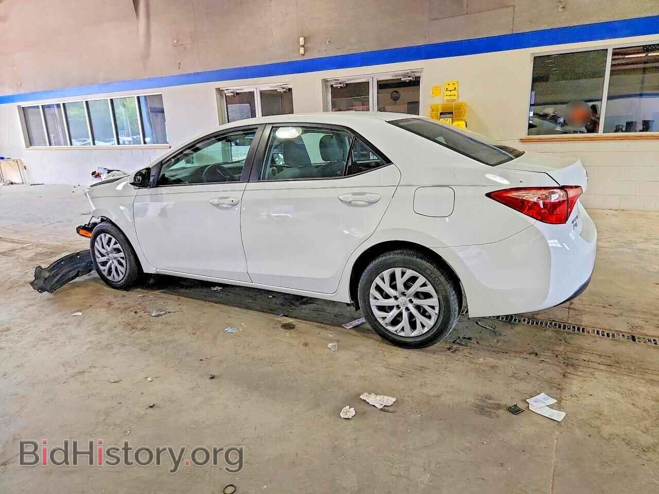2018 TOYOTA COROLLA - VIN: 5YFBURHE2JP855372 - Photo 2