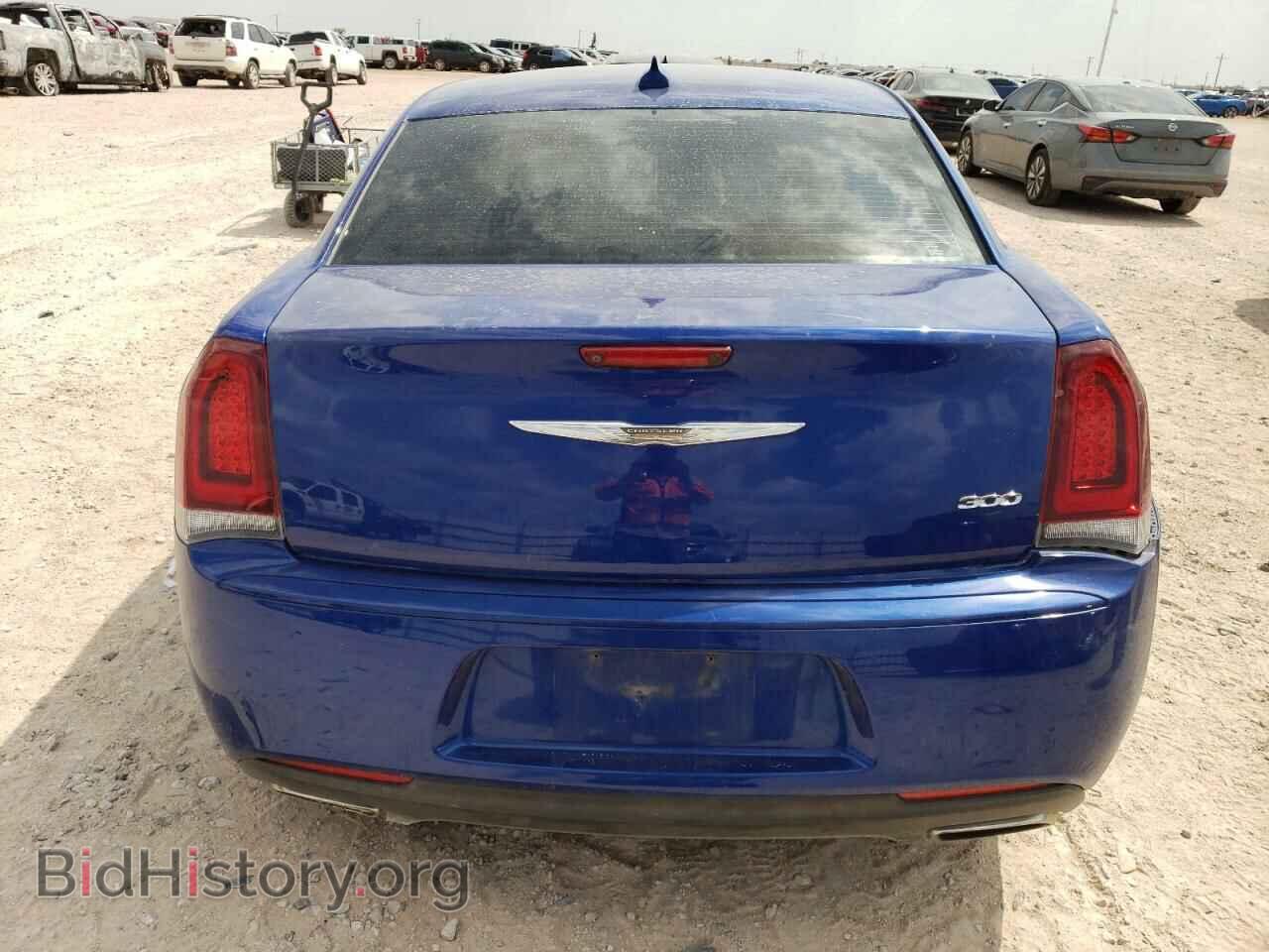 2019 CHRYSLER 300 - VIN: 2C3CCAAG2KH614363 - Фото 6