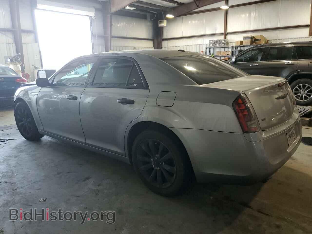 2014 CHRYSLER 300 - VIN: 2C3CCAGG8EH261073 - Фото 2