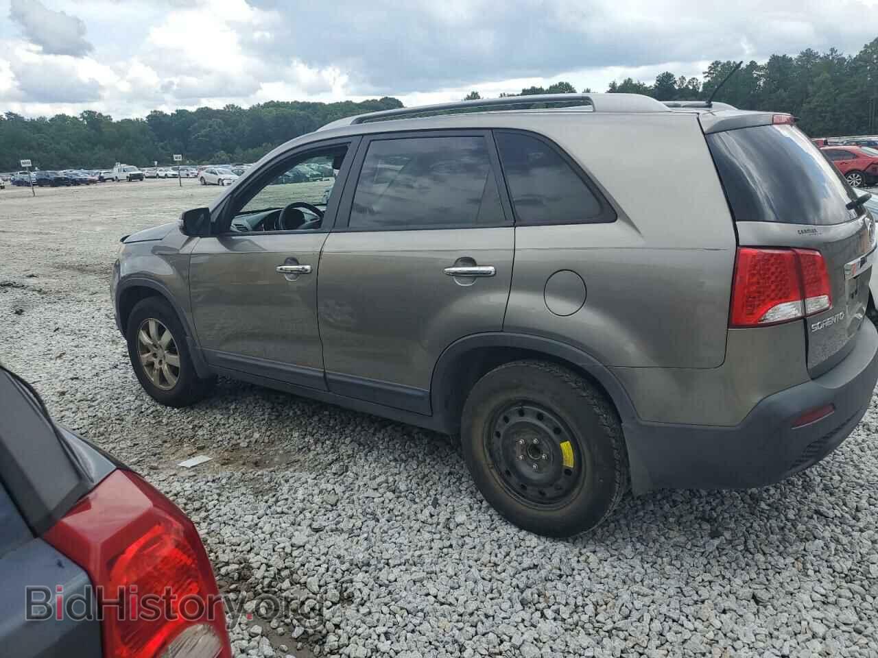 2011 KIA SORENTO - VIN: 5XYKT3A19BG174445 - Фото 2