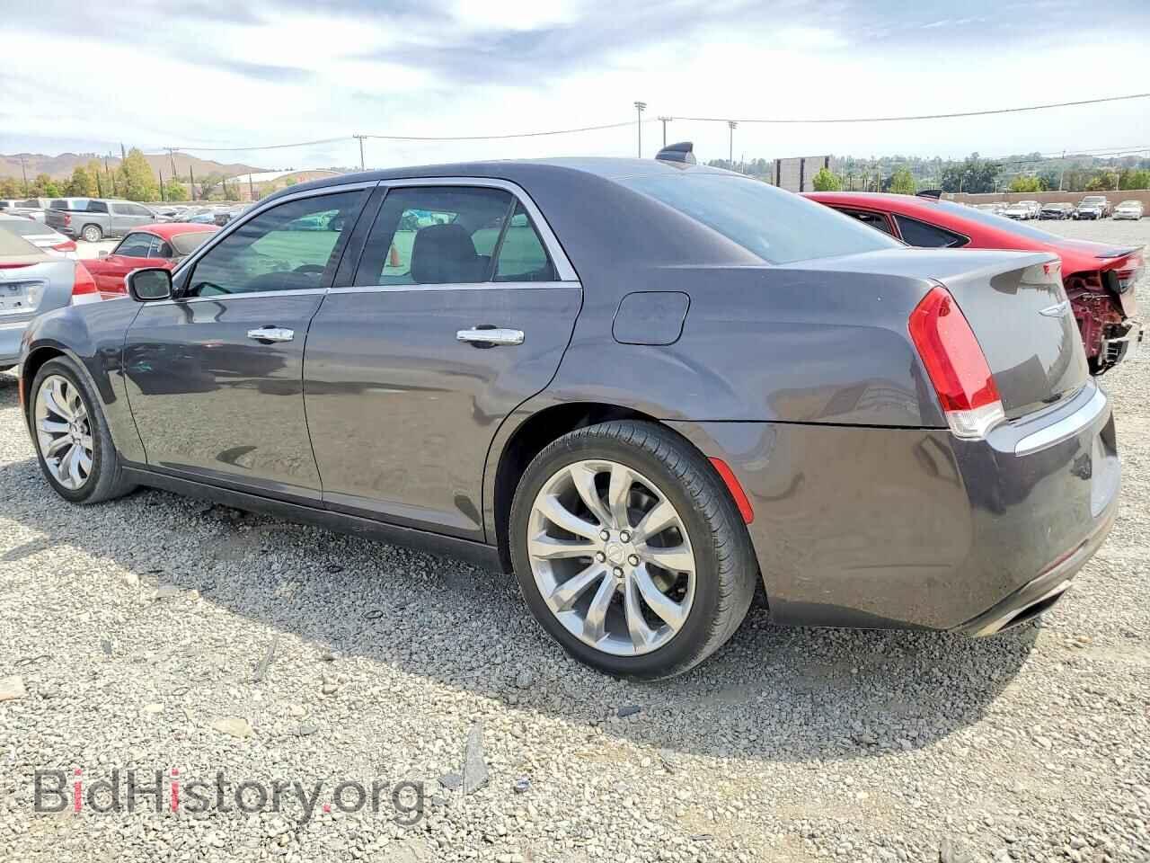 2019 CHRYSLER 300 - VIN: 2C3CCAEGXKH631423 - Фото 2