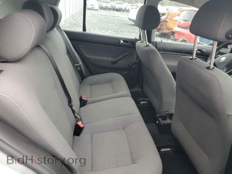 2010 Volkswagen GOLF (VIN 9BWEL4BE8A4000910) — photo 10 of 13