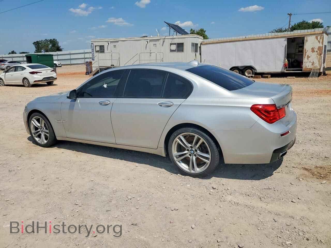 2012 BMW 7 SERIES - VIN: WBAKC6C55CC396694 - Photo 2