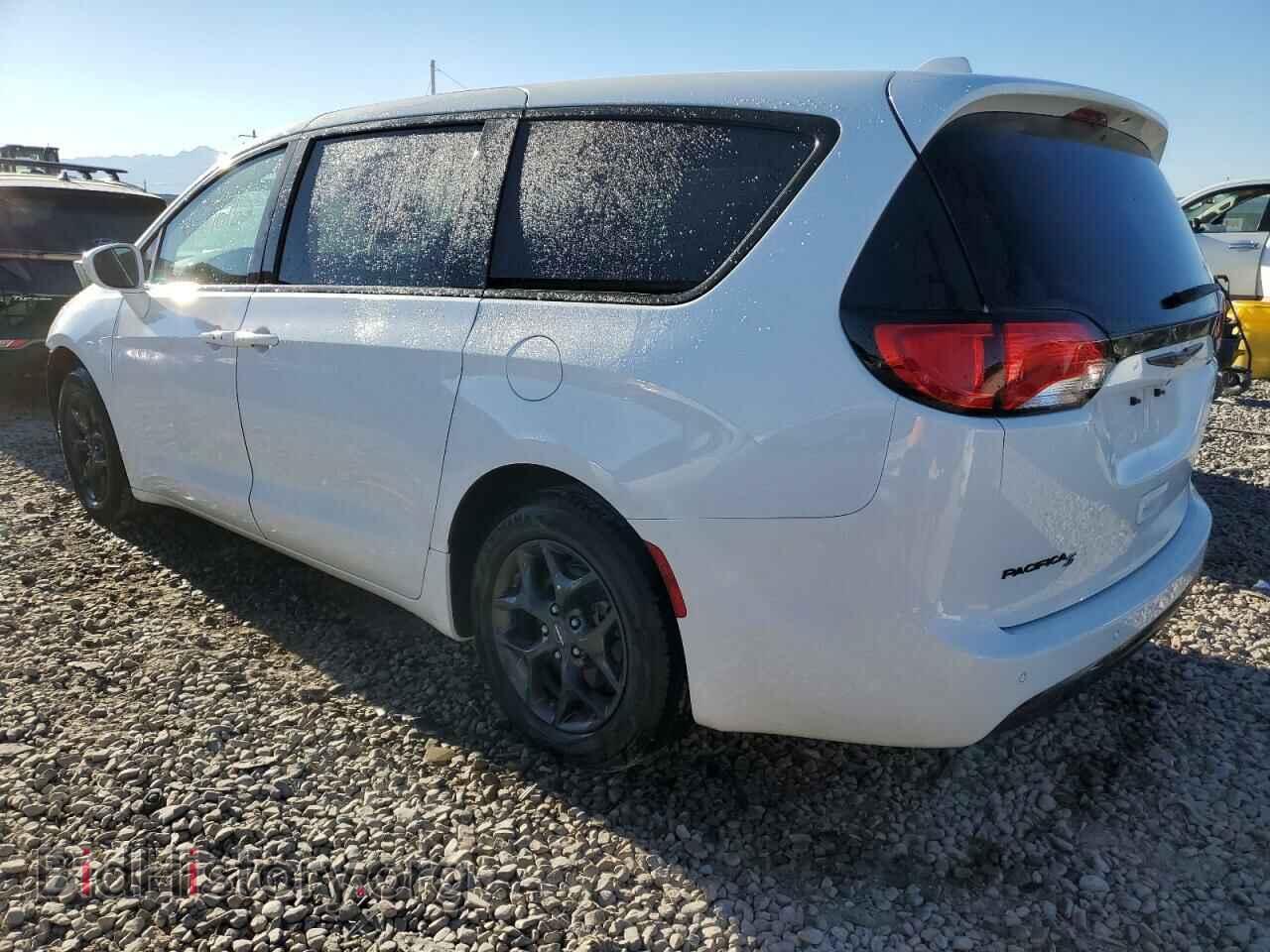 2019 CHRYSLER PACIFICA - VIN: 2C4RC1FG0KR567231 - Фото 2