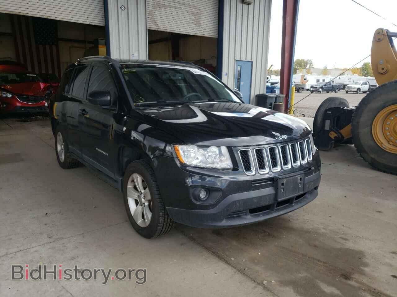 Photo 1J4NF1FB4BD216586 - JEEP COMPASS 2011