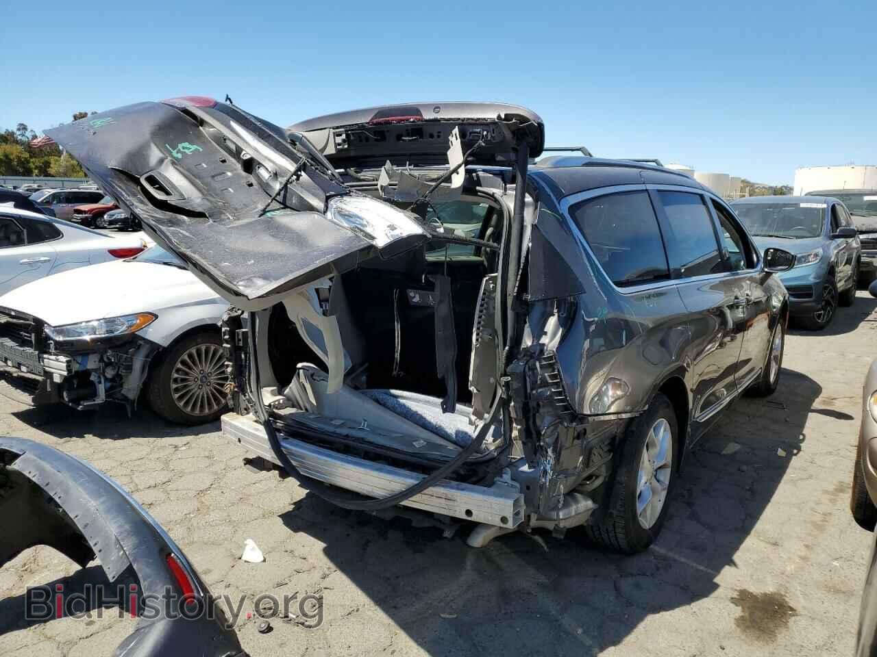 2018 CHRYSLER PACIFICA - VIN: 2C4RC1EG0JR106241 - Фото 3