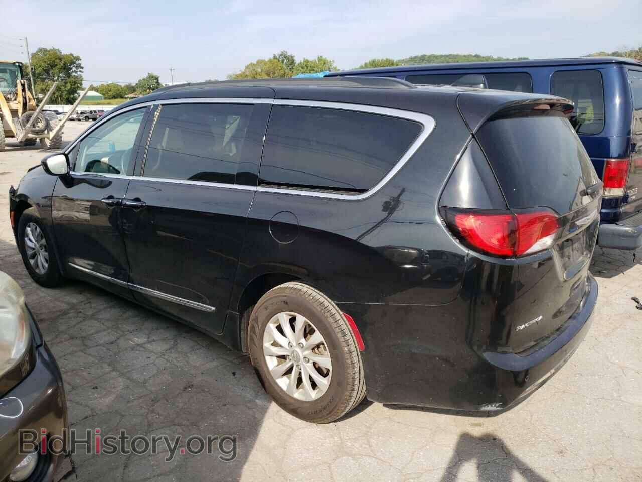 2017 CHRYSLER PACIFICA - VIN: 2C4RC1BG0HR598560 - Photo 2