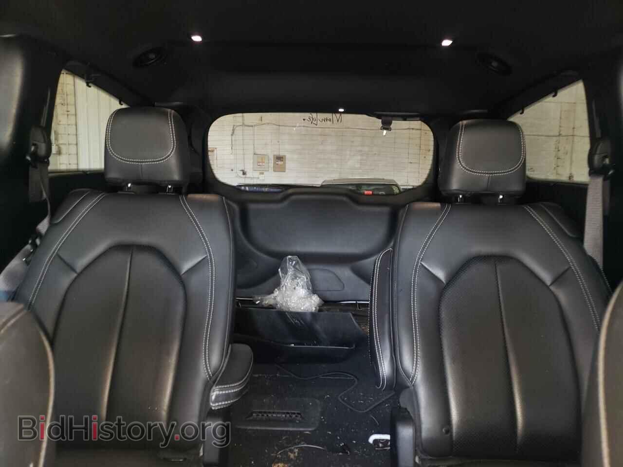 2019 CHRYSLER All Models - VIN: 2C4RC1BG7KR548648 - Фото 10