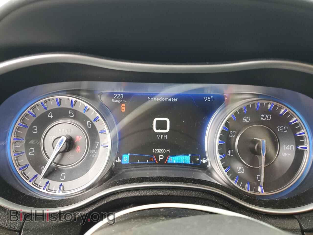 2016 CHRYSLER 300 - VIN: 2C3CCARG0GH270074 - Фото 9