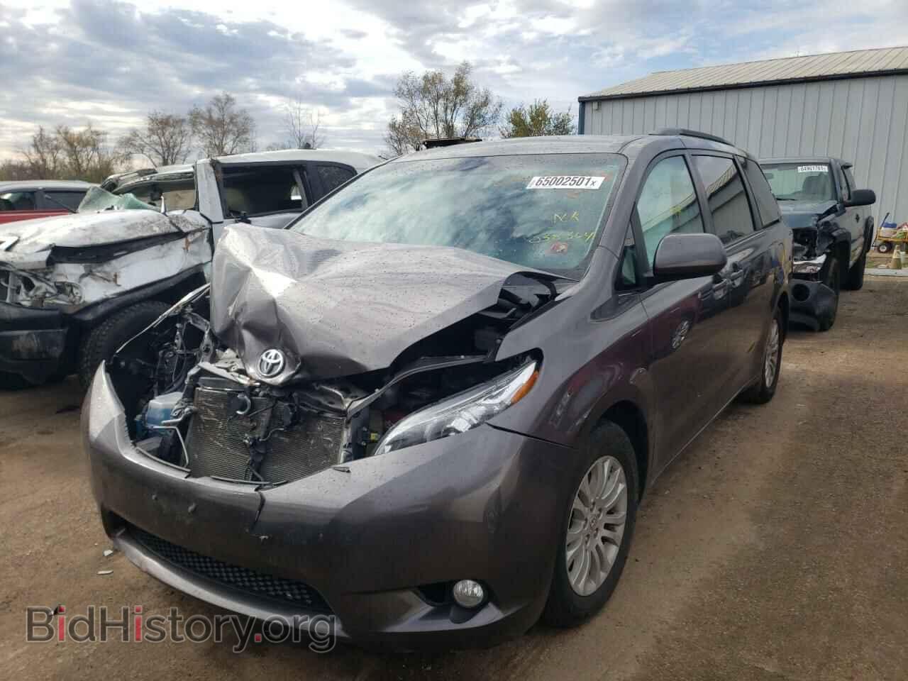2011 TOYOTA SIENNA - VIN: 5TDYK3DC0BS058564 - Фото 2