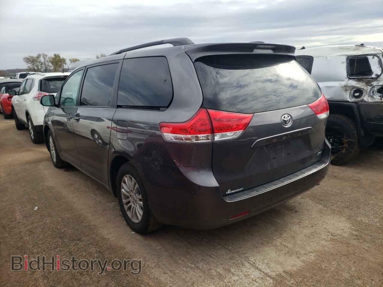 2011 TOYOTA SIENNA - VIN: 5TDYK3DC0BS058564 - Фото 3