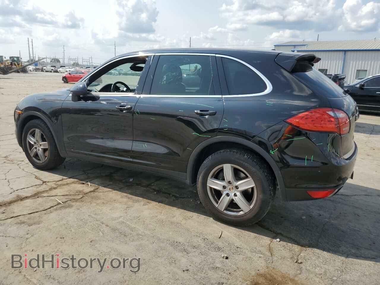 2011 PORSCHE CAYENNE - VIN: WP1AA2A29BLA07042 - Photo 2
