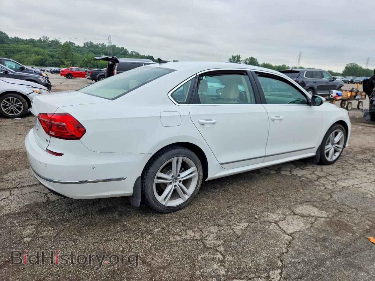 2016 VOLKSWAGEN PASSAT - VIN: 1VWCT7A31GC070084 - Фото 3