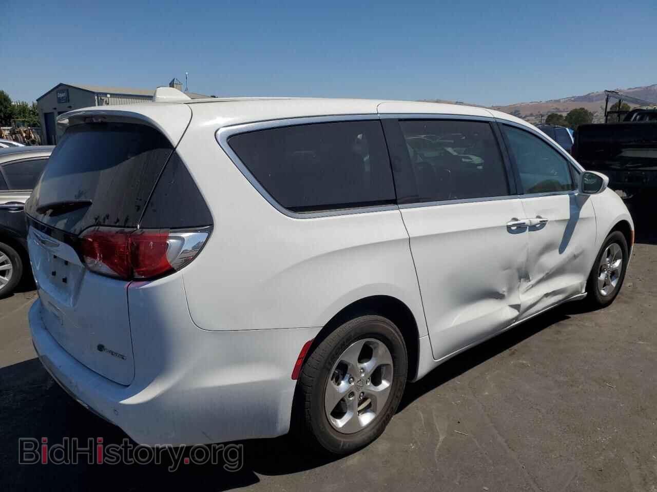 2019 CHRYSLER PACIFICA - VIN: 2C4RC1H7XKR738676 - Фото 3