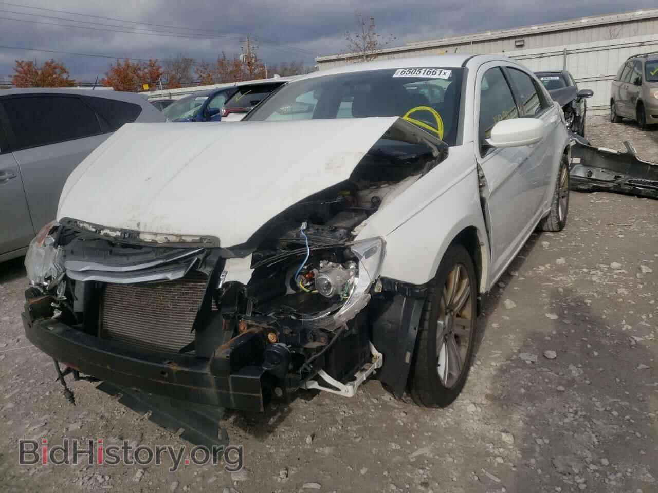 2012 CHRYSLER 200 - VIN: 1C3CCBBB1CN188103 - Фото 2