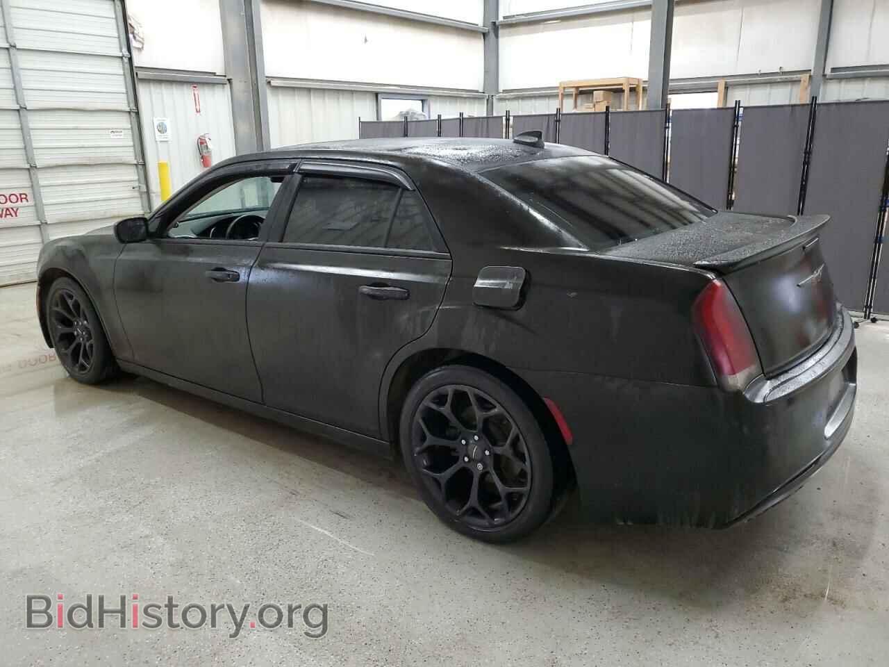2019 CHRYSLER 300 - VIN: 2C3CCAAG7KH579626 - Фото 2