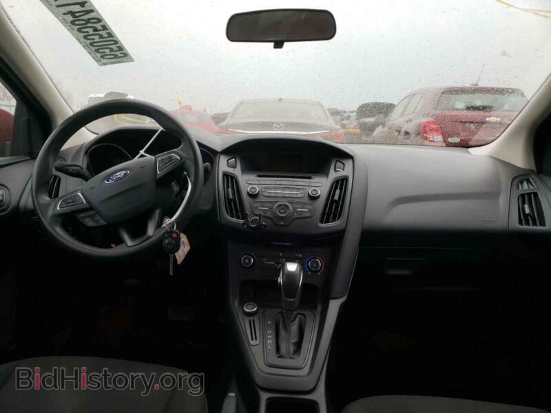 2016 Ford FOCUS (VIN 1FADP3F26GL233211) — photo 9 of 10