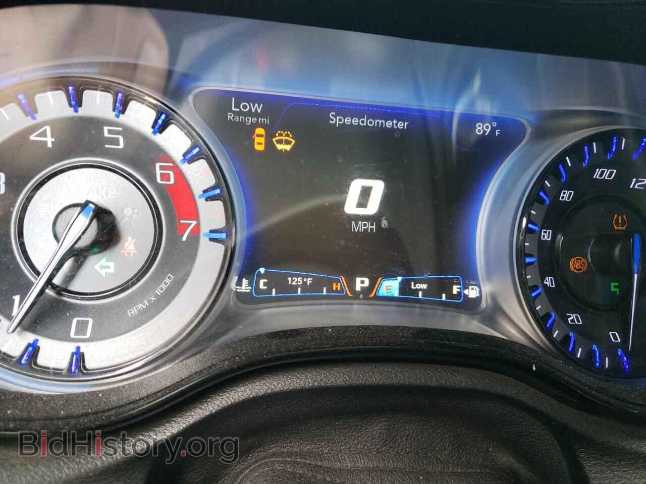 2018 CHRYSLER 300 - VIN: 2C3CCABTXJH223004 - Фото 9
