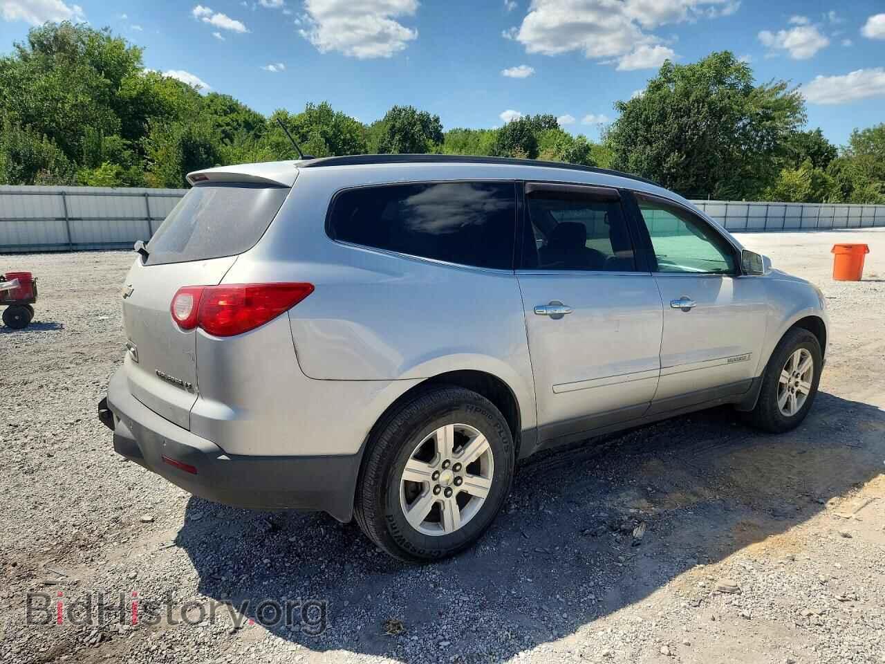 2010 CHEVROLET TRAVERSE - VIN: 1GNLVFED4AS102573 - Фото 3