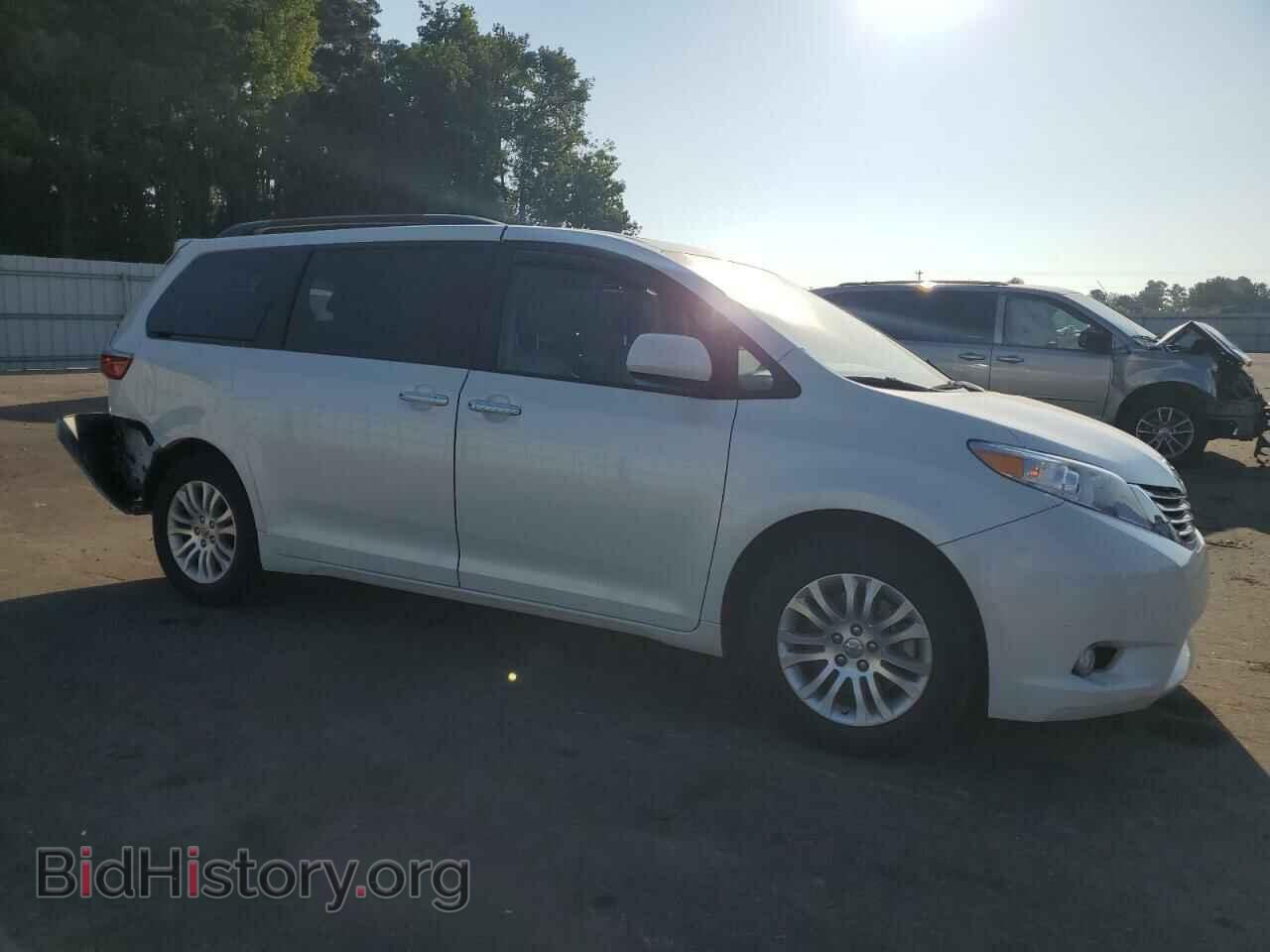 2017 TOYOTA All Models - VIN: 5TDYZ3DC5HS890082 - Фото 4